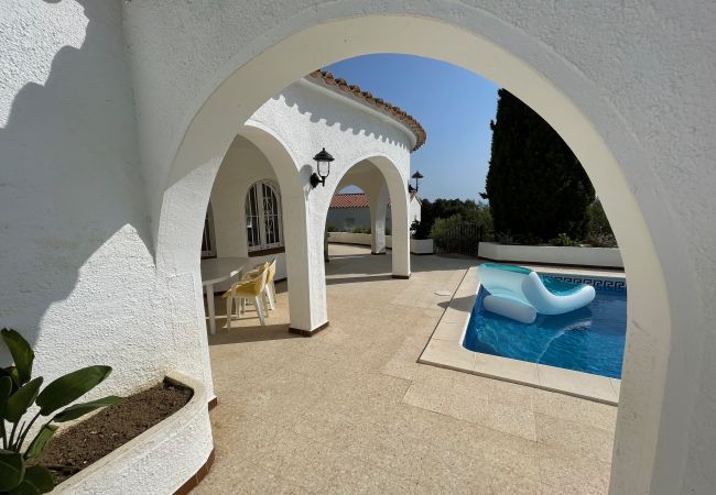 Villa in Rosas / Roses - Ref. Es78-80 Villa in Rosas / Roses - Ref. Es78-80