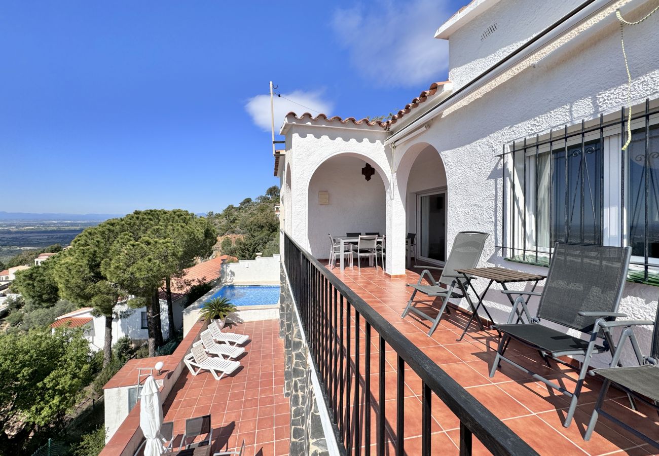 House in Rosas / Roses - Ref. Cad21 House in Rosas / Roses - Ref. Cad21