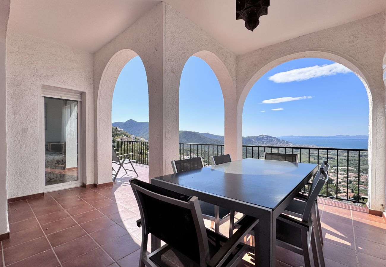 House in Rosas / Roses - Ref. Cad21 House in Rosas / Roses - Ref. Cad21